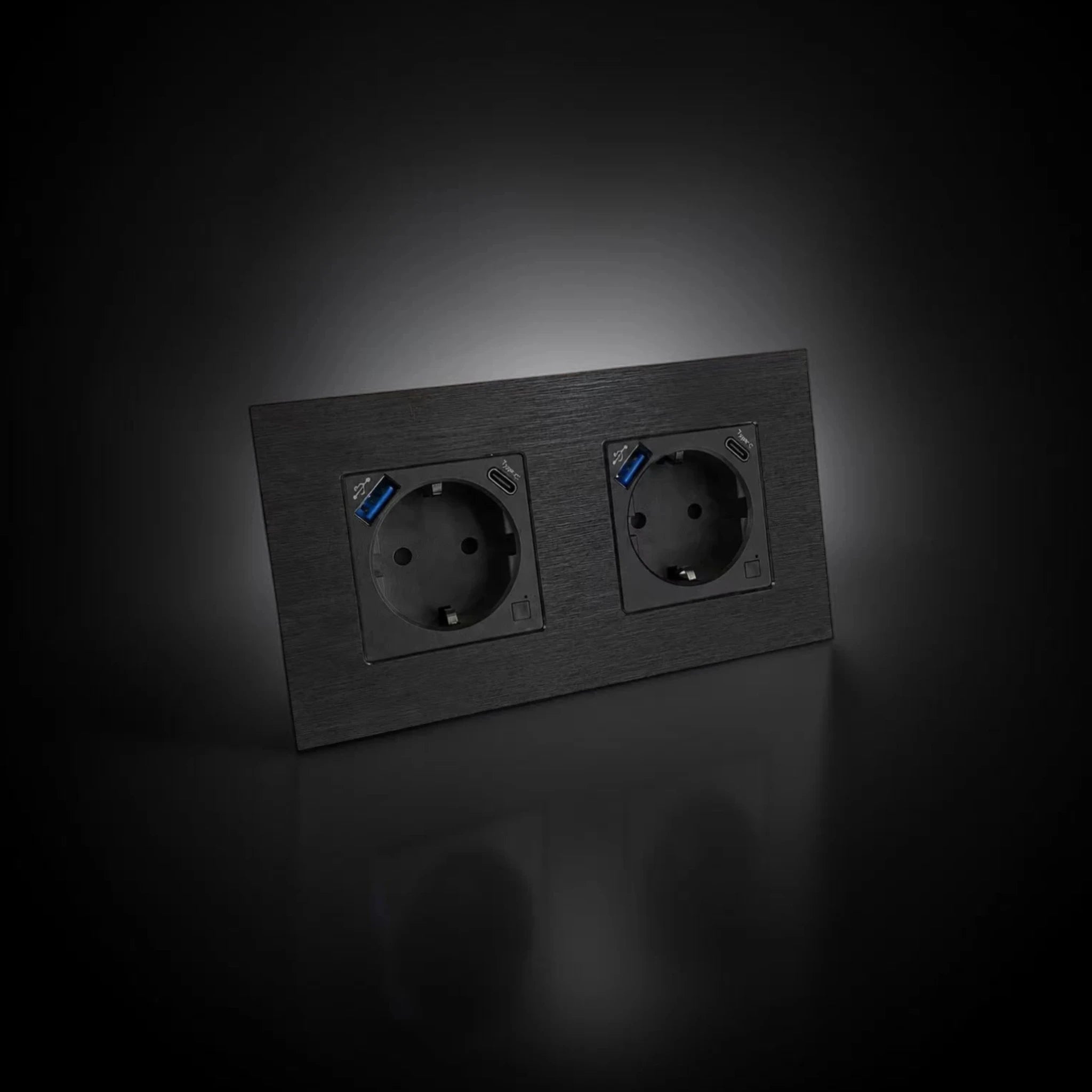 ISH059 Dviguba rozetė su aliuminio rėmeliu, USB-A ir Type-C jungtimis – Juoda