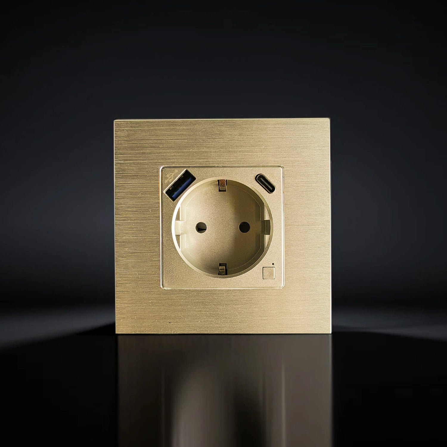 ISH060 Vienguba rozetė su aliuminio rėmeliu, USB-A ir Type-C jungtimis – Auksinė