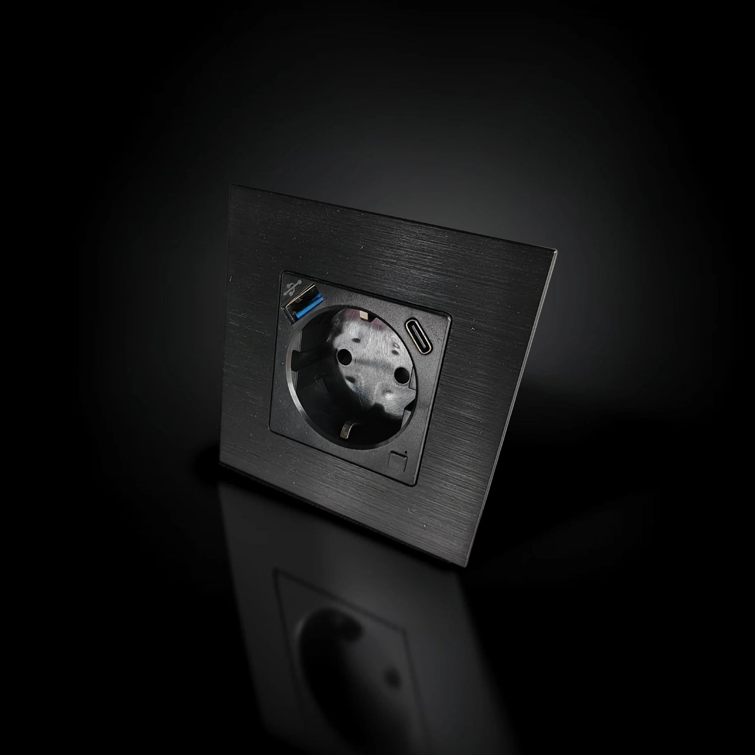 ISH060 Vienguba rozetė su aliuminio rėmeliu, USB-A ir Type-C jungtimis – Juoda