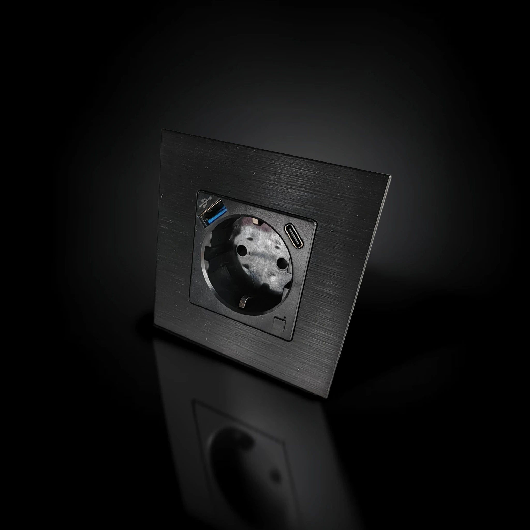 ISH060 Vienguba rozetė su aliuminio rėmeliu, USB-A ir Type-C jungtimis – Juoda