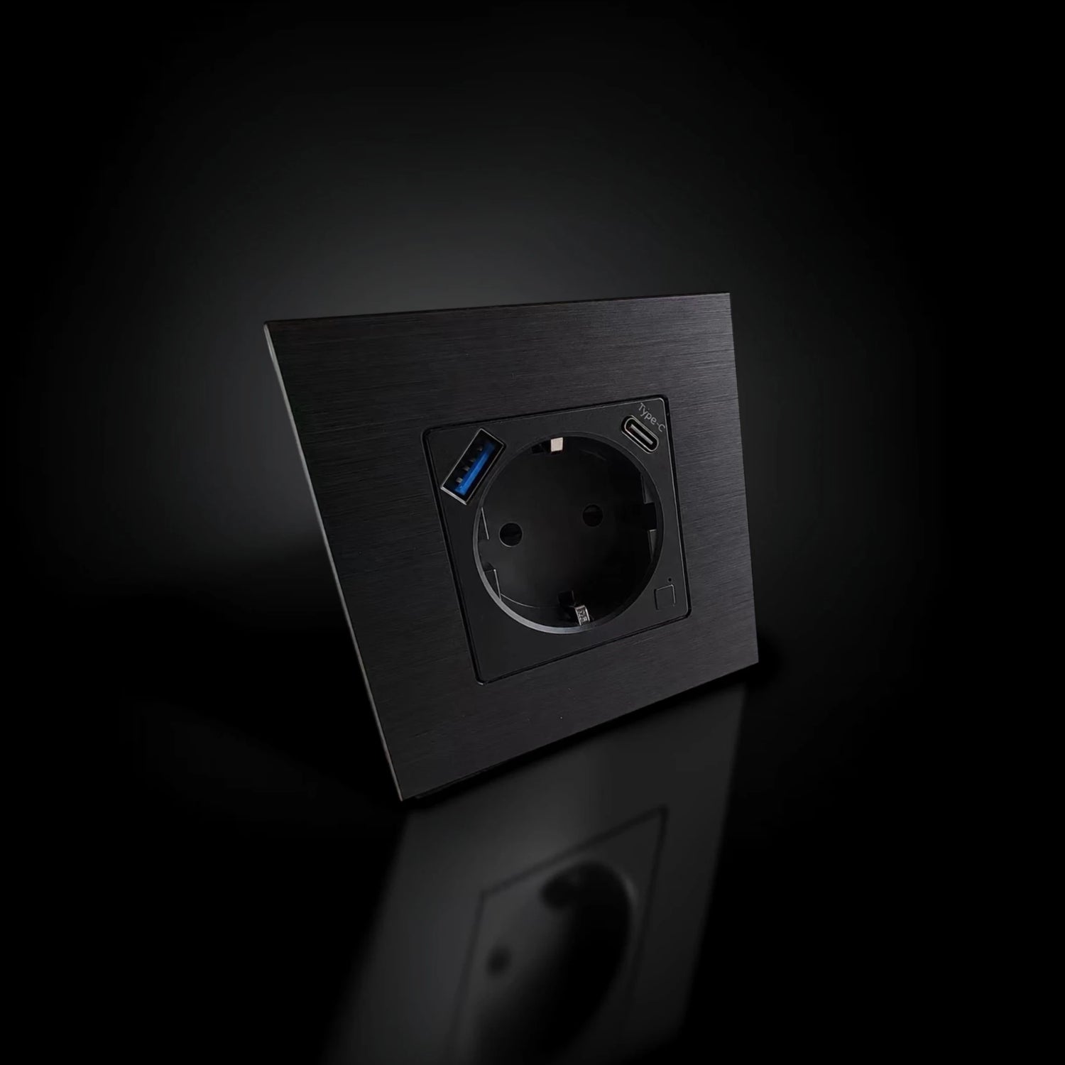 ISH060 Vienguba rozetė su aliuminio rėmeliu, USB-A ir Type-C jungtimis – Juoda
