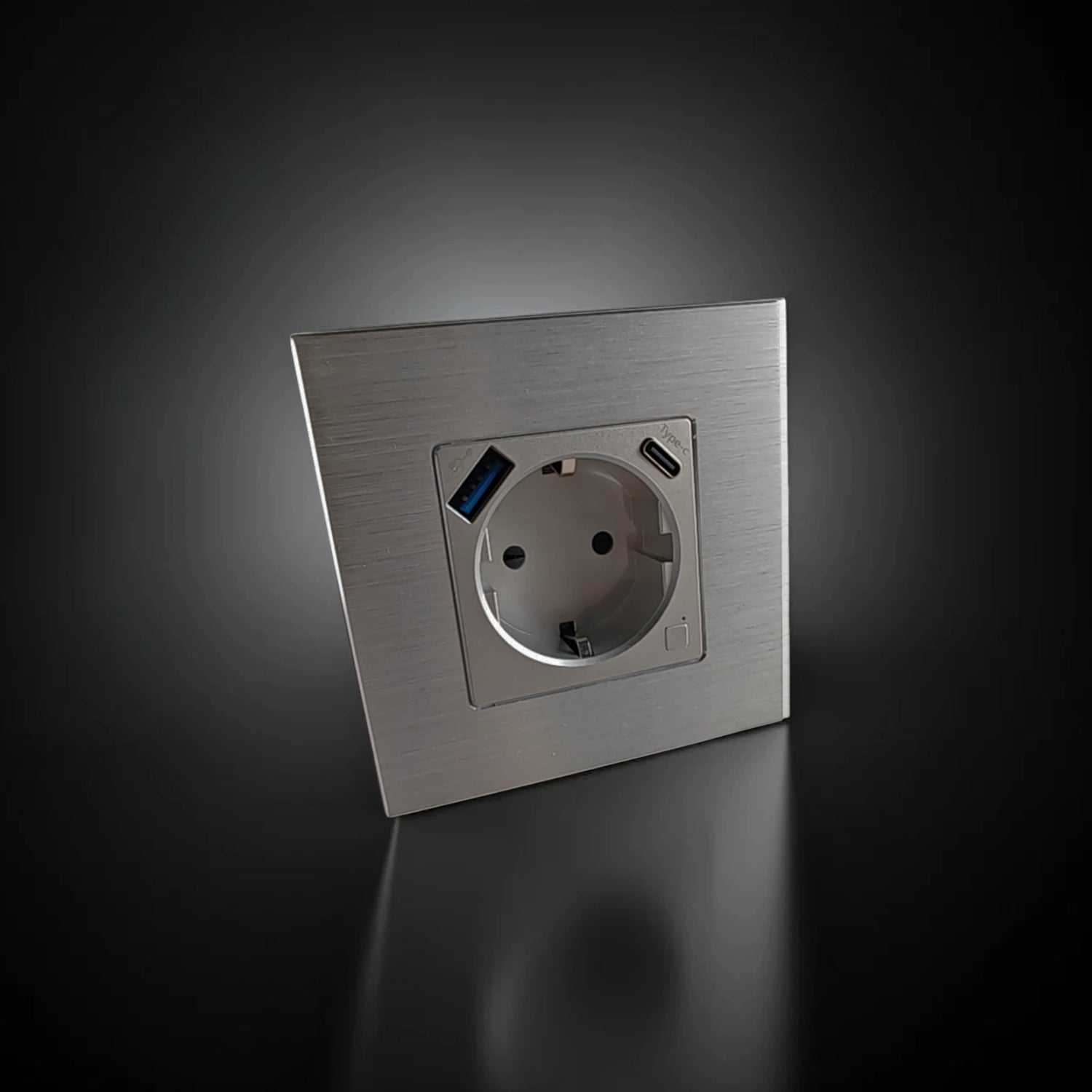 ISH060 Vienguba rozetė su aliuminio rėmeliu, USB-A ir Type-C jungtimis – Sidabrinė