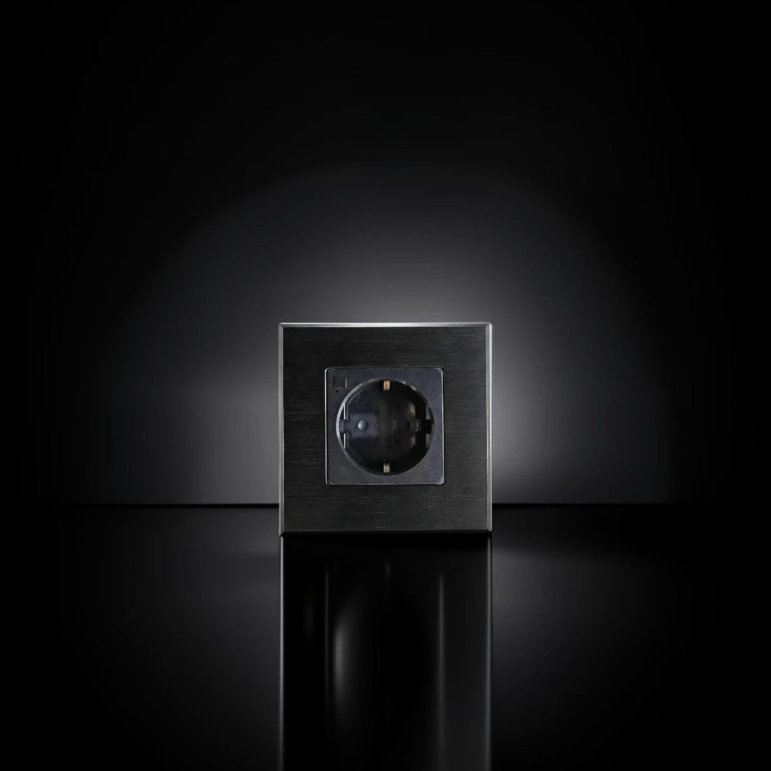 ISH078 Single socket with frame