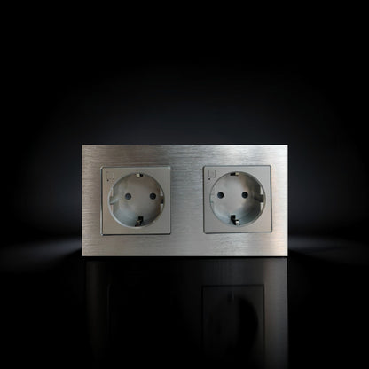 ISH077 Gniazdko podwójne z ramką aluminiową