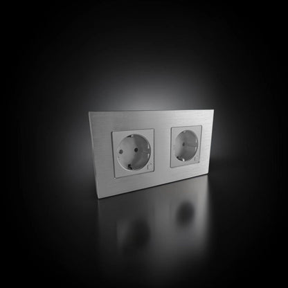 ISH077 Gniazdko podwójne z ramką aluminiową