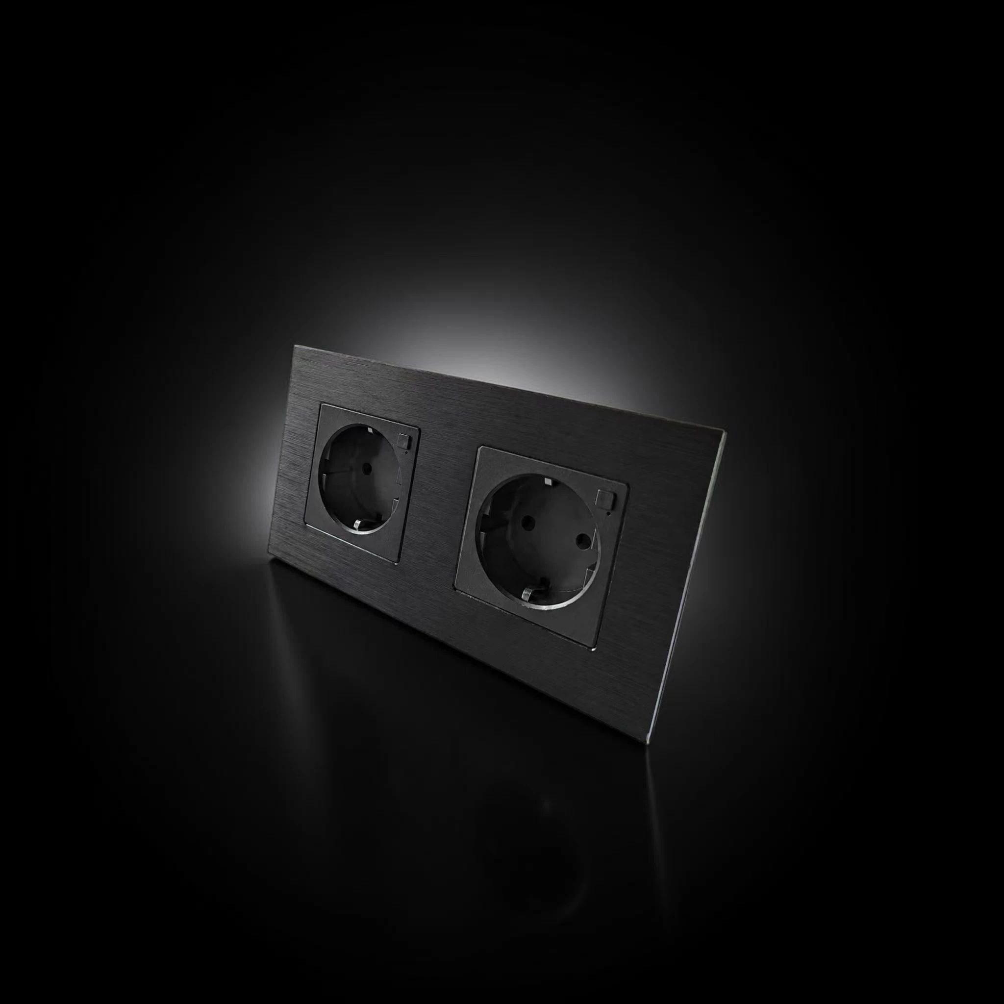 ISH077 Gniazdko podwójne z ramką aluminiową